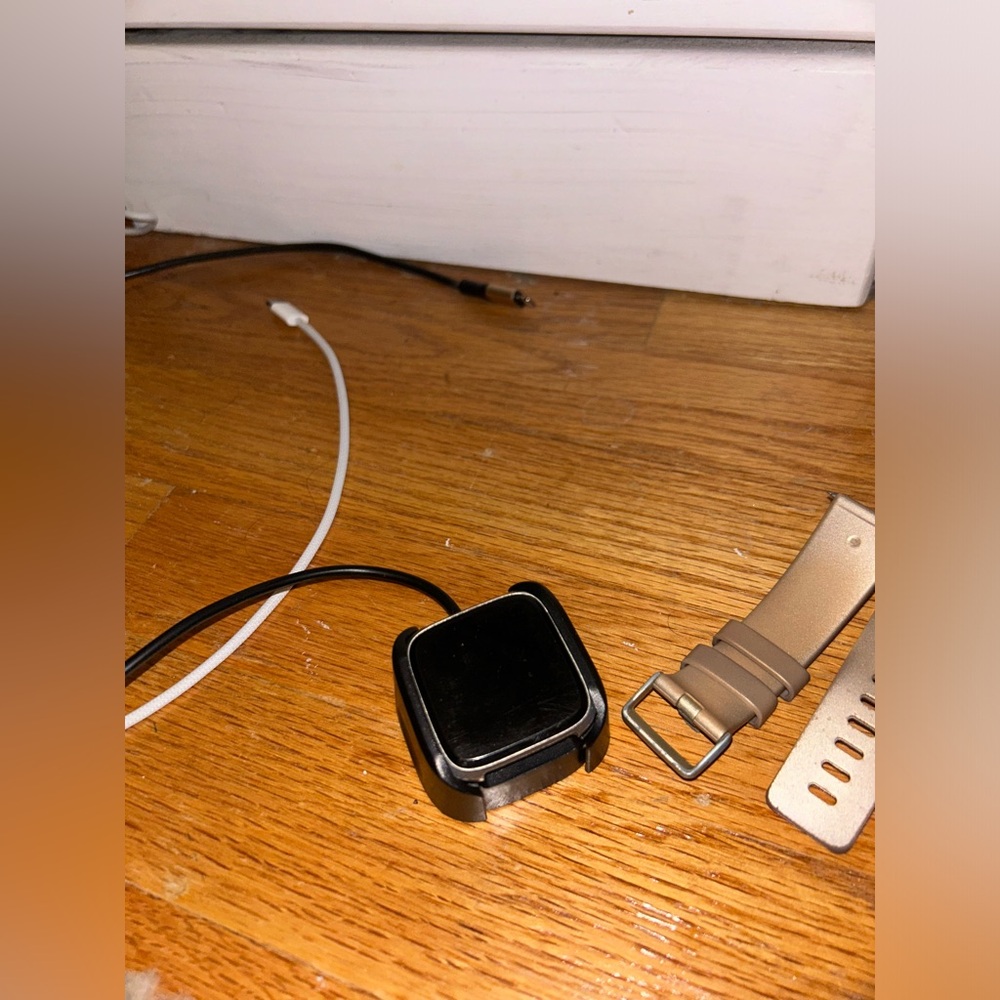 Fitbit Versa Lite and 3 Bands